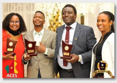 Noche de premios para personalidades africanas que trabajan para la comunidad africana en España. Recaudación de fondos para financiar actividades de caridad de ACES en Camerún